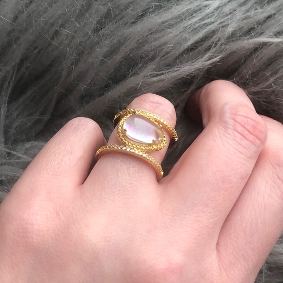 Gold moonstone ring - Picture 3 of 3